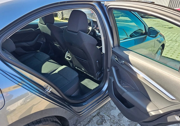Skoda Octavia cena 134999 przebieg: 7170, rok produkcji 2023 z Brwinów małe 301